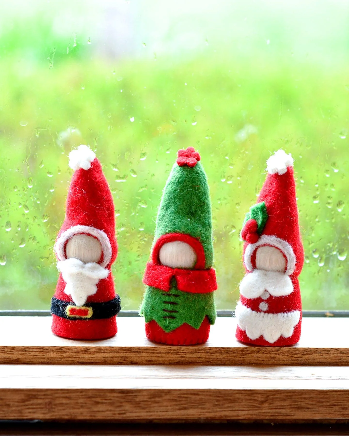 Christmas Peg Dolls Set - Santa Claus, Mrs Claus and Christmas Elf